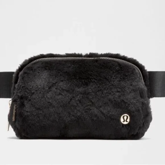 - NWT - Lululemon Everywhere Belt Bag - Blk/plush fleece - Picture 1 of 4